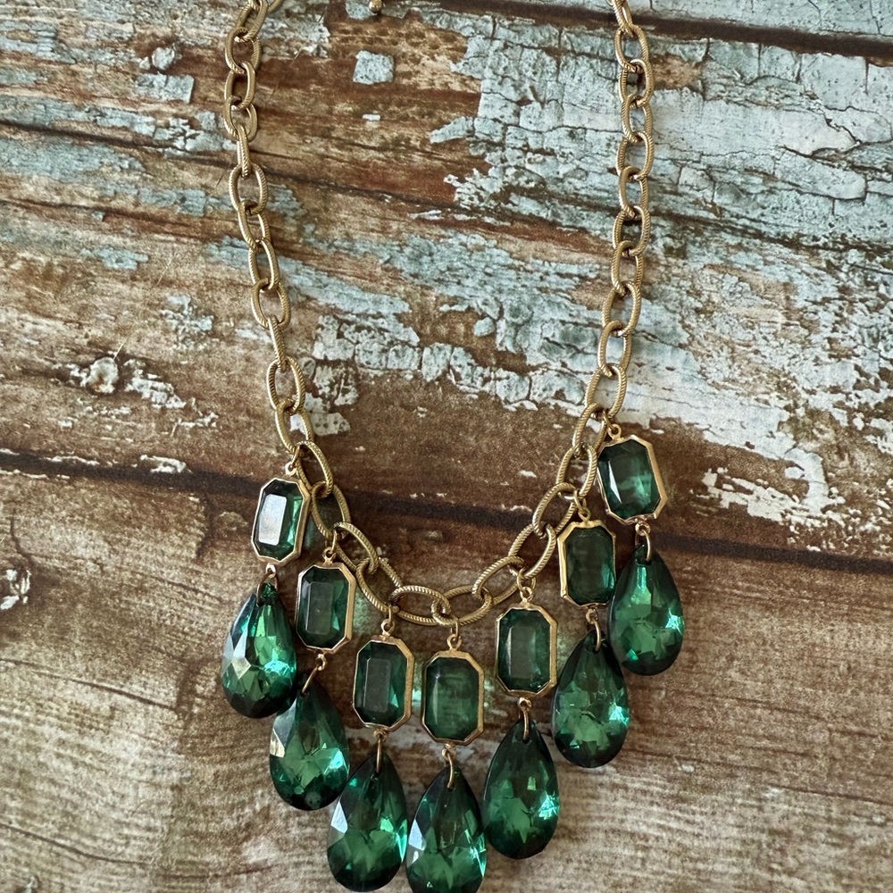Elegant Gold and Green Statement Necklace - Picture 3 of 7